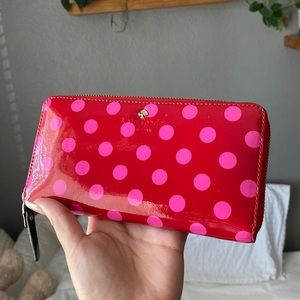 Kate Spade polka dot wallet 🫶🏻